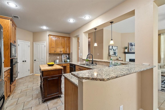 1502 Azalea Dr, Cedar Park, TX 78613 - kitchen with a sink, black appliances, a peninsula, recessed lighting, and backsplash