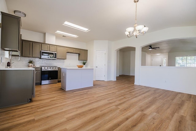 1420 Marsh Harbour Dr, Round Rock, TX 78664 - kitchen with stainless steel appliances, arched walkways, backsplash, and light wood-type flooring