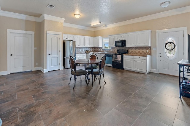 3424 S Old Bastrop Hwy, San Marcos, TX 78666 - kitchen with black appliances, crown molding, white cabinets, and backsplash