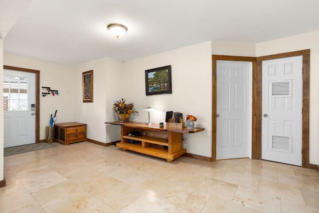 109 N Hill Top Dr, Boerne, TX 78006 - foyer with baseboards