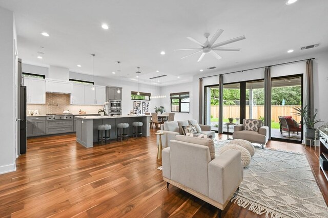3102 Hunt Trl, Austin, TX 78757 - living area featuring a ceiling fan, recessed lighting, and wood finished floors