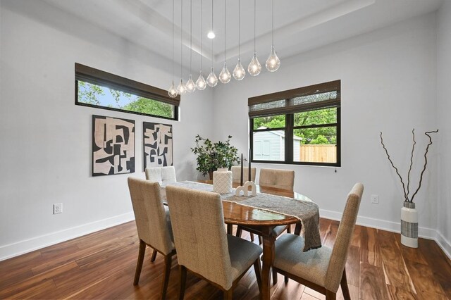 3102 Hunt Trl, Austin, TX 78757 - dining area featuring baseboards, dark wood-type flooring, a tray ceiling, and recessed lighting
