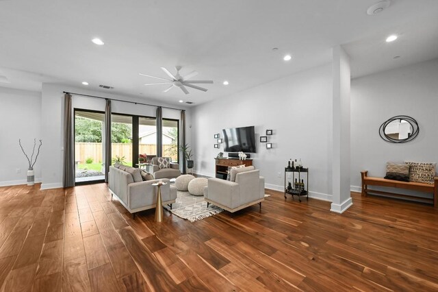 3102 Hunt Trl, Austin, TX 78757 - living room featuring wood finished floors, recessed lighting, ceiling fan, and baseboards