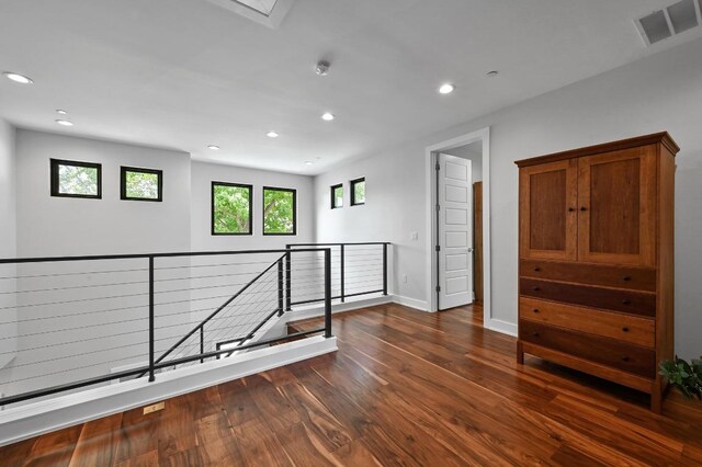 3102 Hunt Trl, Austin, TX 78757 - empty room featuring recessed lighting, dark wood-type flooring, baseboards, and a smoke detector