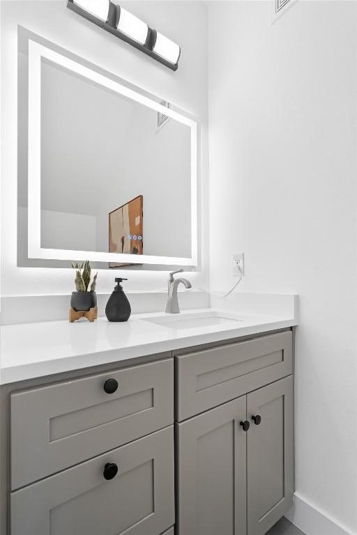 1208 W Oltorf St Unit B, Austin, TX 78704 - bathroom featuring vanity