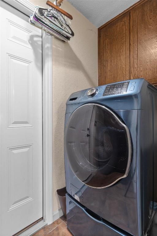 laundry room featuring washer / clothes dryer and tile patterned floors