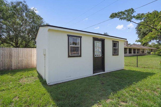 view of outdoor structure featuring an outbuilding