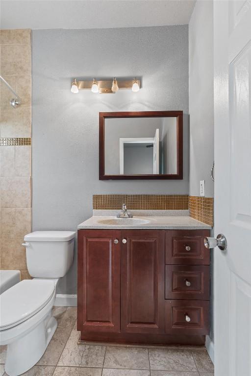 2414 Longview St Unit 303, Austin, TX 78705 - bathroom featuring vanity, bathtub / shower combination, and tile patterned flooring