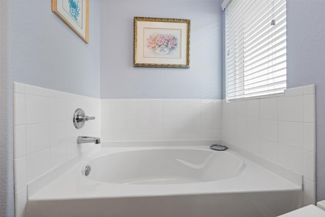360 Waterloo Dr, Kyle, TX 78640 - bathroom with a bath