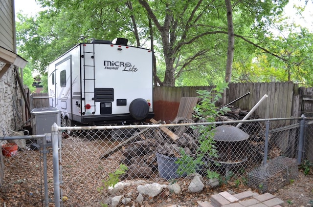 907 Pepperell Ct, Austin, TX 78753 - exterior space featuring a fenced backyard