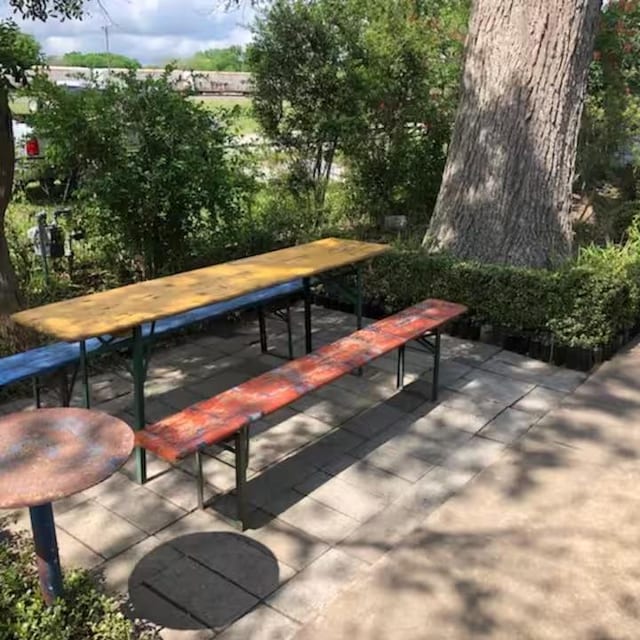 101 Short St, Smithville, TX 78957 - view of community with a patio area