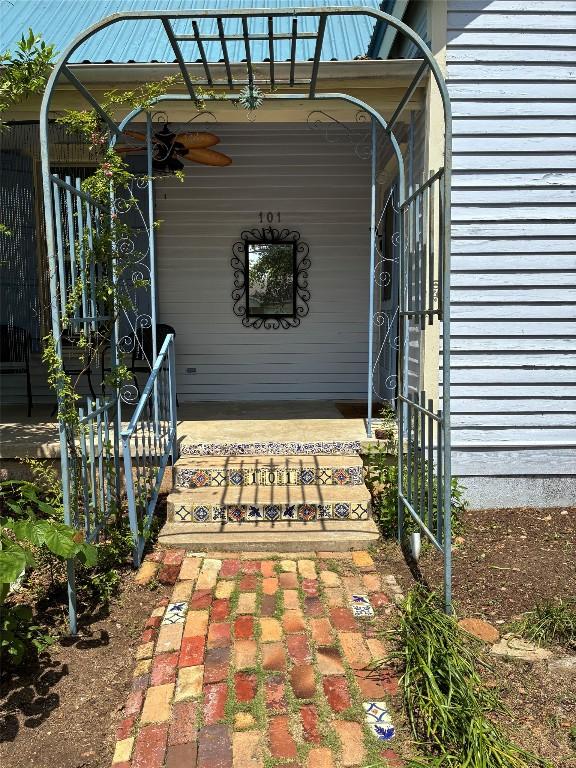 101 Short St, Smithville, TX 78957 - view of vehicle parking