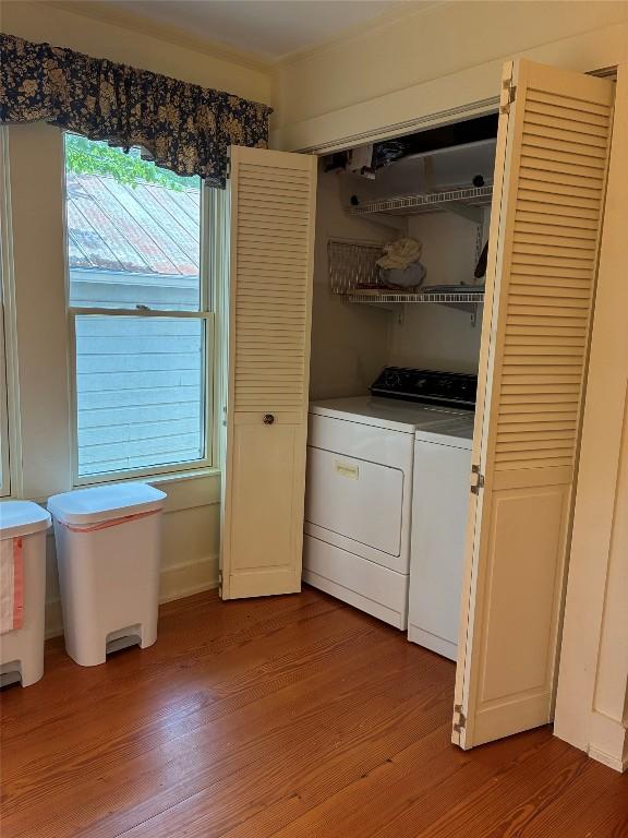 101 Short St, Smithville, TX 78957 - washroom featuring washing machine and clothes dryer and light wood-type flooring