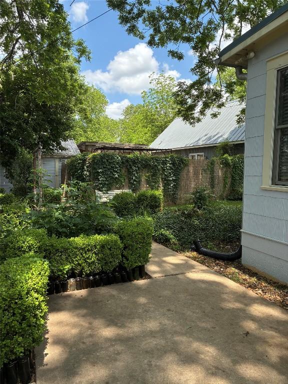 101 Short St, Smithville, TX 78957 - view of yard with a patio area and a storage shed