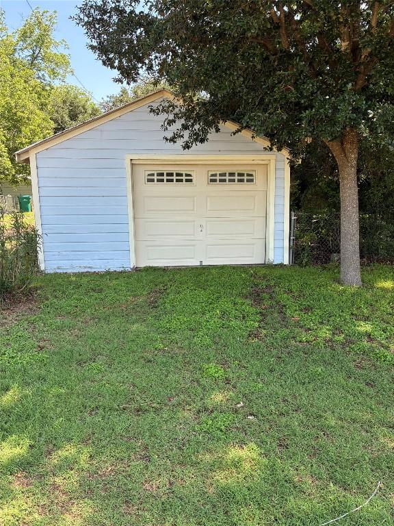 101 Short St, Smithville, TX 78957 - view of detached garage