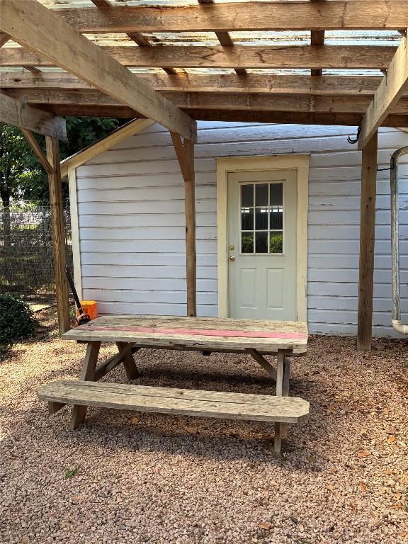 101 Short St, Smithville, TX 78957 - property entrance featuring a pergola