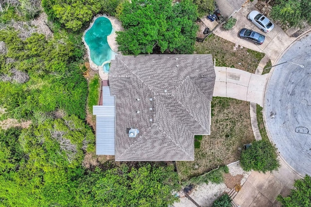 drone / aerial view of a pool