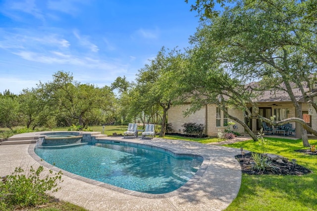 325 Onion Creek Ranch Rd, Driftwood, TX 78619 - view of swimming pool with a patio area, ceiling fan, a pool with connected hot tub, and a lawn