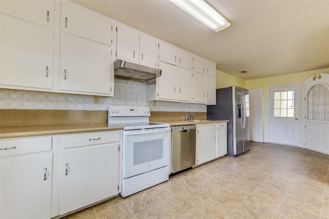 503 Colorado St, Smithville, TX 78957 - kitchen featuring stainless steel appliances, a sink, under cabinet range hood, light countertops, and white cabinets