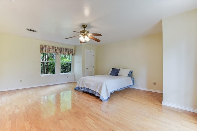 503 Colorado St, Smithville, TX 78957 - bedroom featuring light wood finished floors, baseboards, and a ceiling fan
