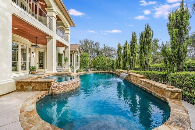 11701 Hunters Green Trl, Austin, TX 78732 - view of swimming pool featuring a ceiling fan, a patio, and a pool with connected hot tub