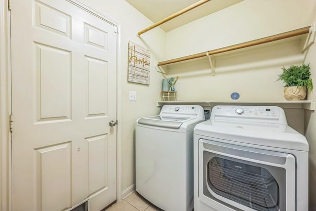 504 Sapphire Ln, Jarrell, TX 76537 - clothes washing area featuring washing machine and clothes dryer and light tile patterned floors