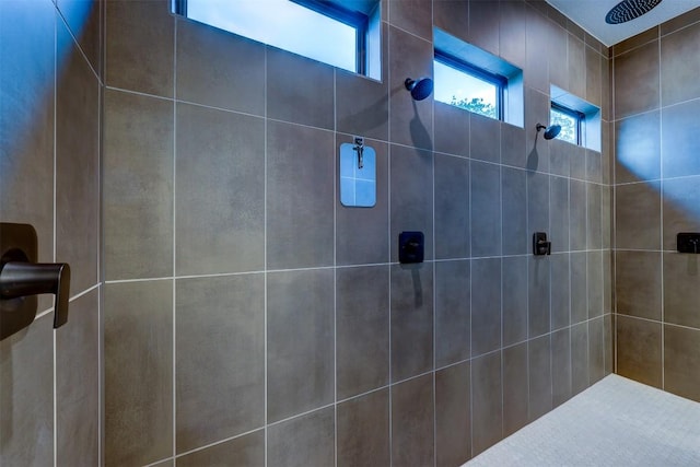 bathroom featuring tiled shower