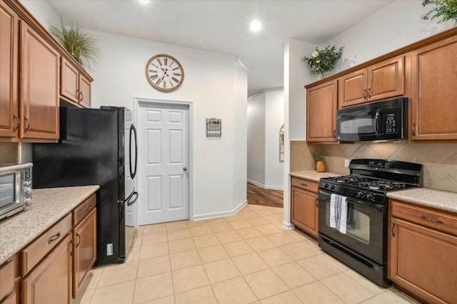kitchen with black appliances, decorative backsplash, brown cabinetry, recessed lighting, and baseboards
