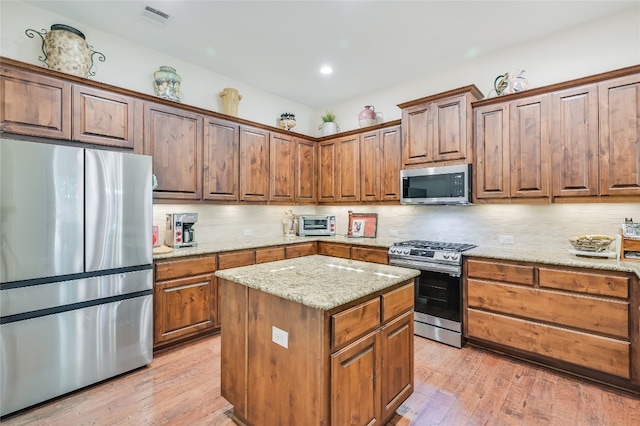 104 Rivalto Cir Unit 1, Lakeway, TX 78734 - kitchen featuring stainless steel appliances, backsplash, a kitchen island, and recessed lighting