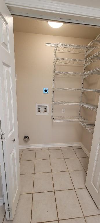 195 Cardinal Dr, Paige, TX 78659 - laundry room featuring baseboards, light tile patterned floors, and hookup for a washing machine