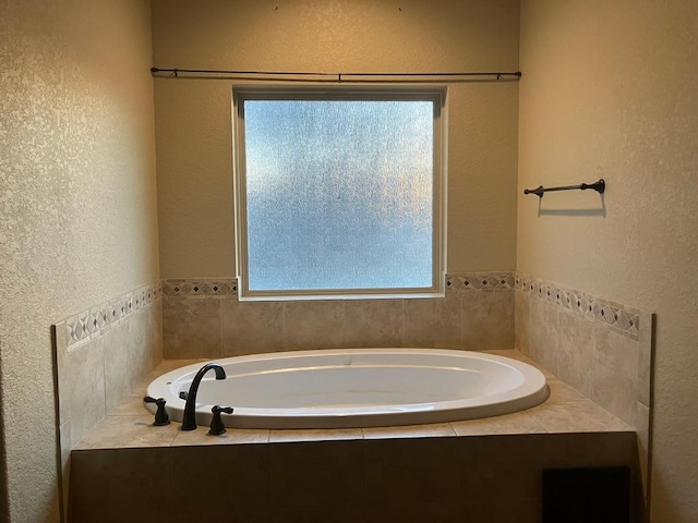 129 S Abrego Xing, Floresville, TX 78114 - bathroom featuring a bath and a textured wall