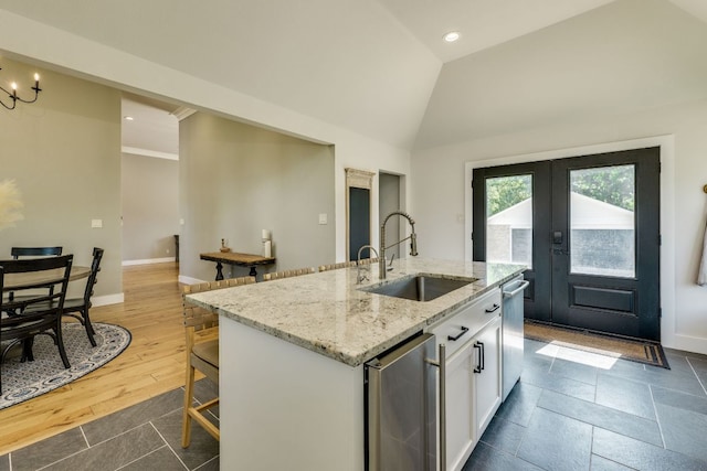 1305 Quail Ravine, Round Rock, TX 78664 - kitchen featuring a sink, baseboards, white cabinetry, recessed lighting, and an island with sink