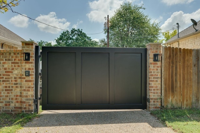 1305 Quail Ravine, Round Rock, TX 78664 - gate with fence