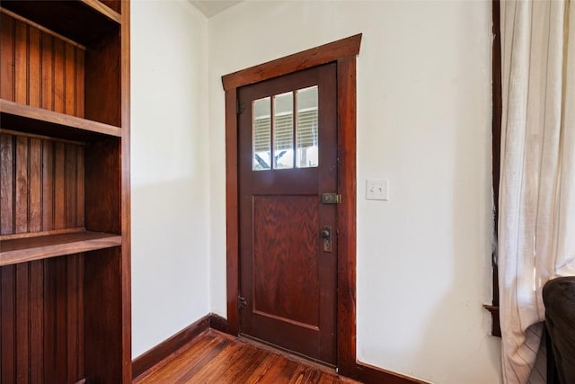 117 N Main St, Paige, TX 78659 - entryway featuring dark wood finished floors and baseboards