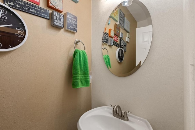 420 Oak Forest Dr, Buda, TX 78610 - bathroom with a sink