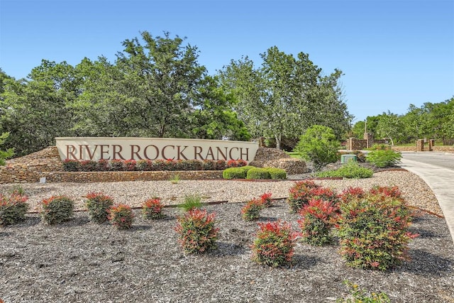 view of community / neighborhood sign