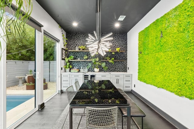 1111 Walton Ln Unit 2, Austin, TX 78721 - sunroom featuring wine cooler