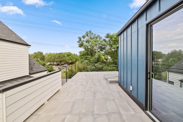 1111 Walton Ln Unit 2, Austin, TX 78721 - view of patio with a balcony