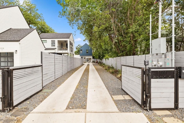 1111 Walton Ln Unit 2, Austin, TX 78721 - view of community with a gate