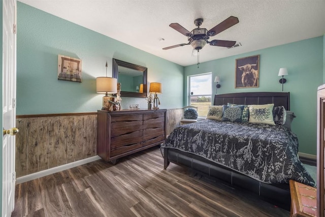 401 Southern Dr, Buda, TX 78610 - bedroom featuring wood finished floors, ceiling fan, a textured ceiling, wainscoting, and baseboards