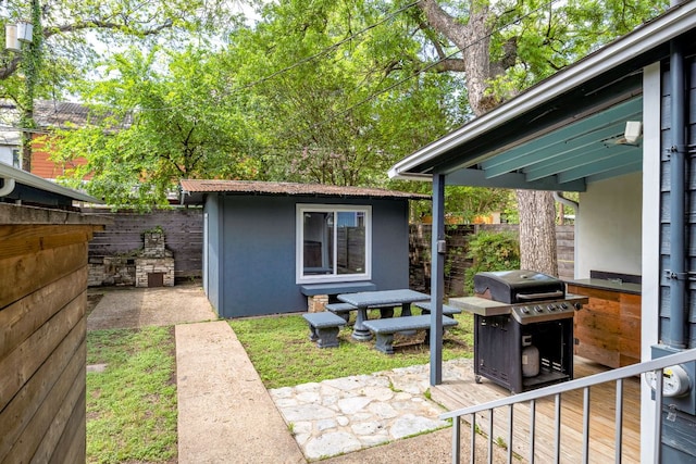 1307 E 2nd St, Austin, TX 78702 - fenced backyard featuring an outbuilding