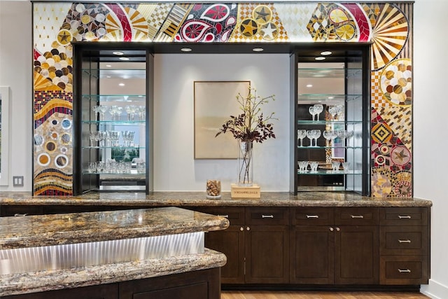 706 Las Lomas Dr, West Lake Hills, TX 78746 - indoor dry bar featuring light wood-style floors