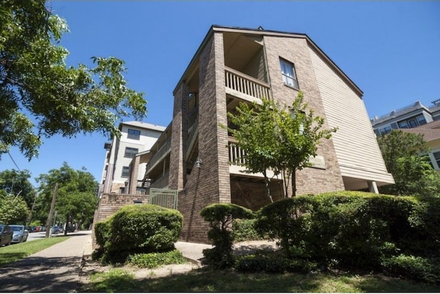 2210 Pearl St Unit 306, Austin, TX 78705 - view of home's exterior featuring brick siding and a balcony