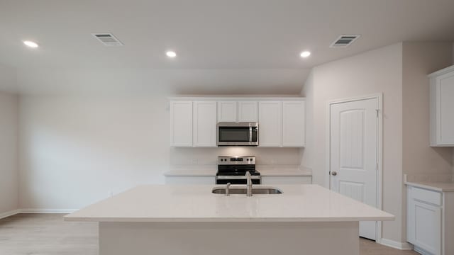 329 Lone Cedar Rd, Marble Falls, TX 78654 - kitchen with appliances with stainless steel finishes, a sink, baseboards, light wood finished floors, and recessed lighting
