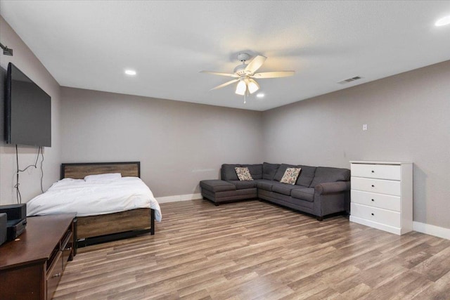 110 Hummingbird Ct, Cedar Creek, TX 78612 - bedroom with light wood-style flooring, baseboards, recessed lighting, and a ceiling fan