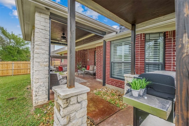 view of patio featuring ceiling fan