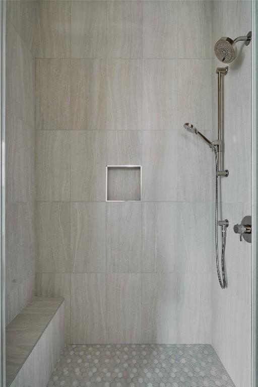 2209 Woodland Ave Unit 501, Austin, TX 78741 - bathroom featuring a tile shower