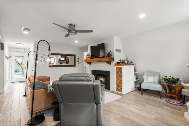 113 S Kanaio Dr, Bastrop, TX 78602 - living area featuring a large fireplace, light wood-type flooring, a ceiling fan, and recessed lighting