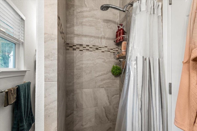 113 S Kanaio Dr, Bastrop, TX 78602 - bathroom with tiled shower