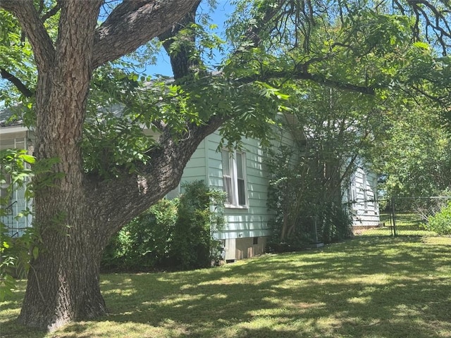 1711 Singleton Ave, Austin, TX 78702 - view of home's exterior with crawl space